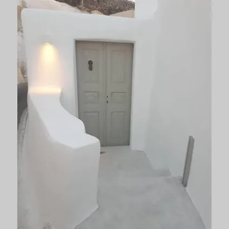 Aspro Cave House *